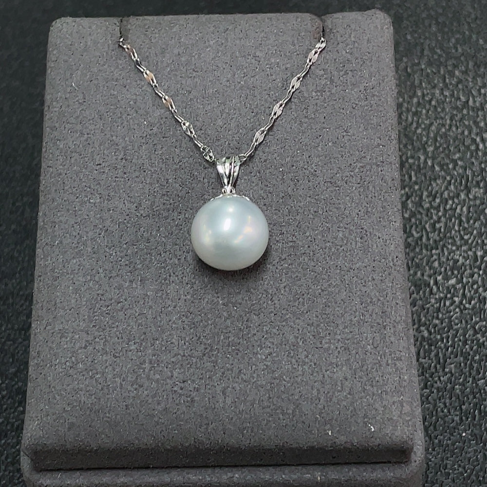 Seawater pearl necklace by HKHQ with 18k gold clasp, featuring 11.3mm pearls, total weight approx. 3.23g, elegant jewelry piece