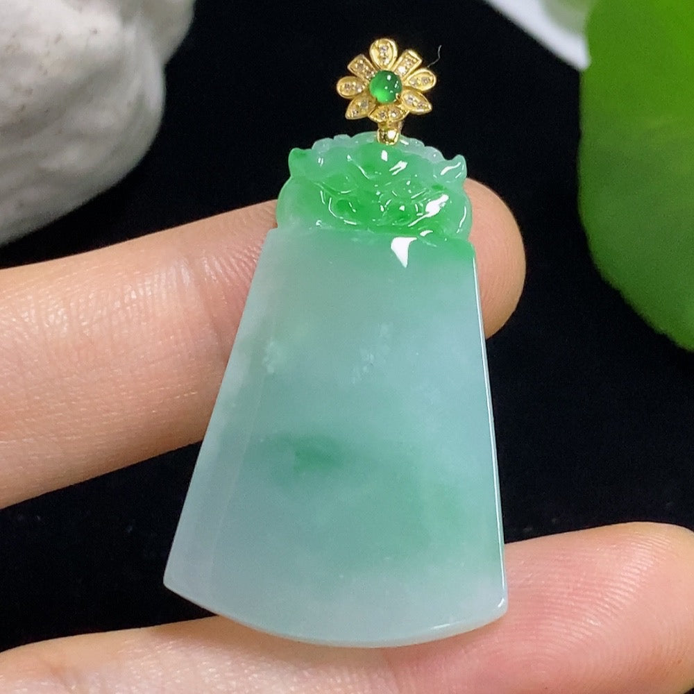 Jadeite Pi Xiu pendant with 18K gold and diamond accents, crafted from green jade, weighing approximately 6.63g.