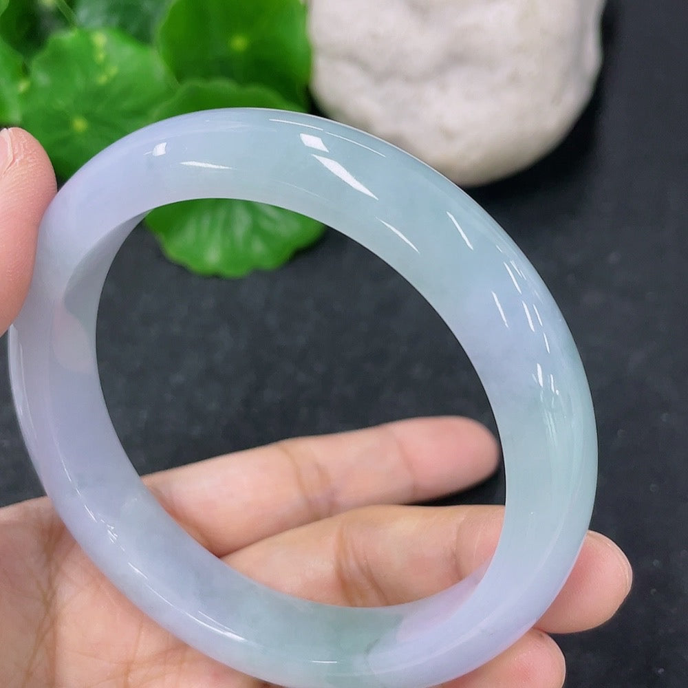 HKHQ jadeite round bangle weighing 55g and size 57.9, featuring a smooth, polished green jade surface.