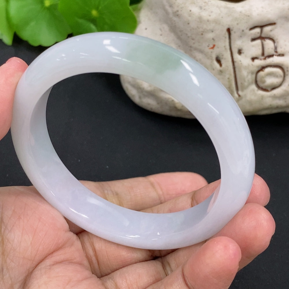 HKHQ jadeite round bracelet weighing 53.57g with size 55.7, featuring smooth, polished jadeite beads.