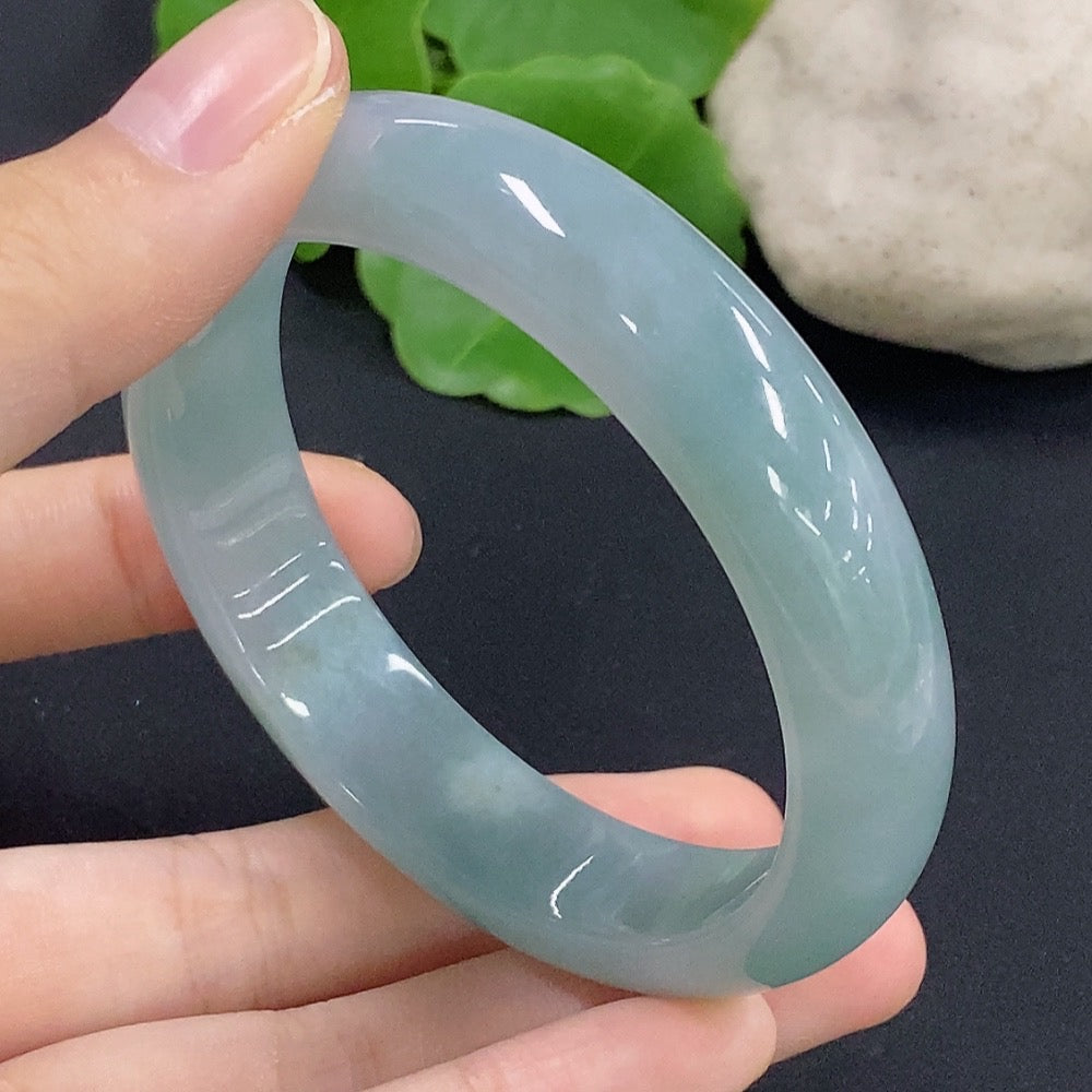 HKHQ jadeite round bangle in size 56.8 with a weight of 56.55g, showcasing smooth, polished jadeite jewelry.