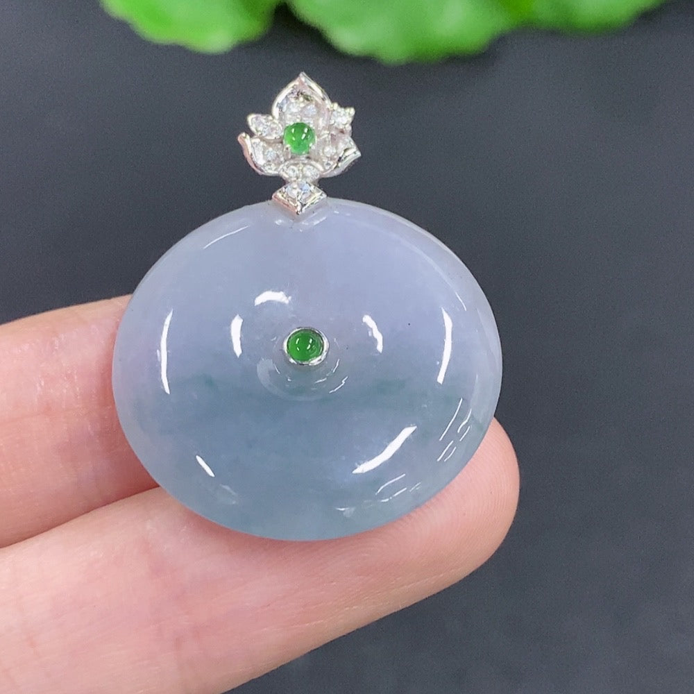 Jadeite Peace Knot with 18K Gold Clasp, Non-Diamond