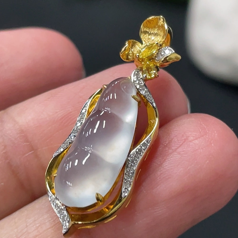 Jadeite Blessed Bean Pendant, 18k Gold Setting, Total Weight Approx. 3.47g