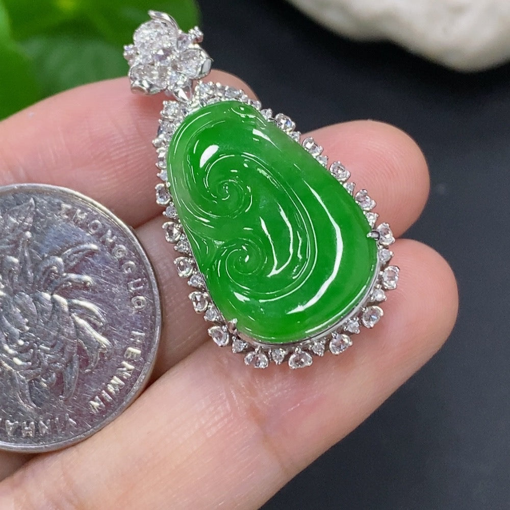 Jadeite Ruyi Pendant in 18K Gold (with Diamond Accents)