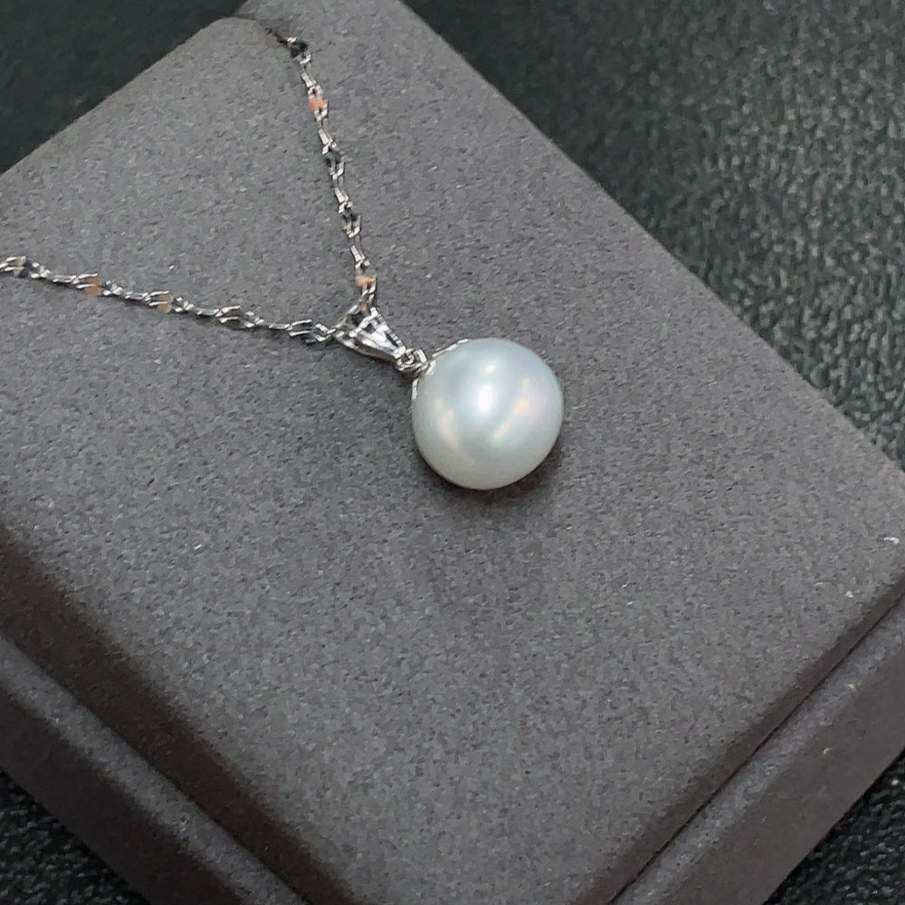 HKHQ seawater pearl necklace with 11.3mm pearls, 18k gold clasp, total weight 3.23g, elegant jewelry for sophisticated style.