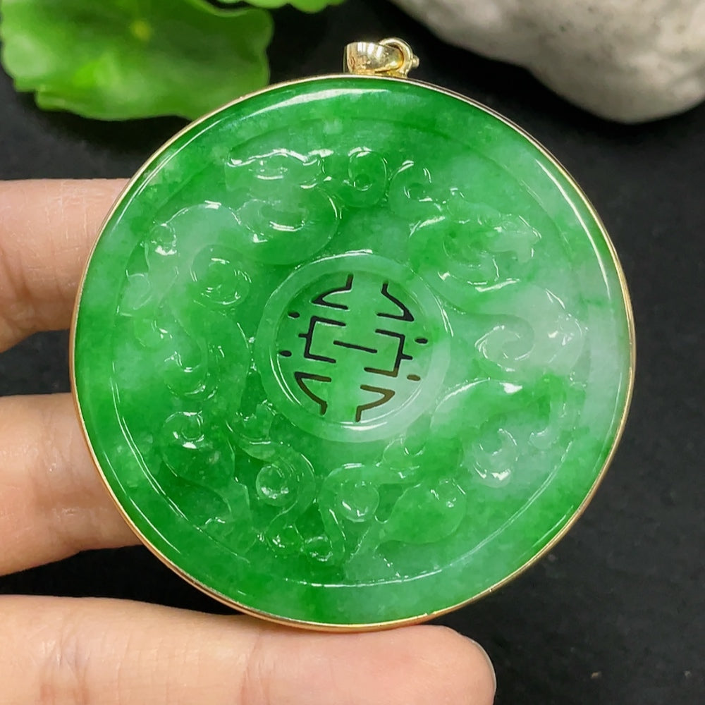 JadeiteInlaid Piece with 73% Gold in Clasp and 72% Gold in Main Body, Total Weight Approx. 28.34g