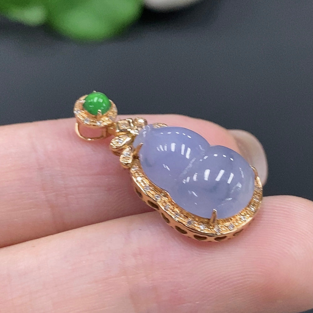 Jadeite Gourd Pendant with 18K Gold, Total Weight 2.54g