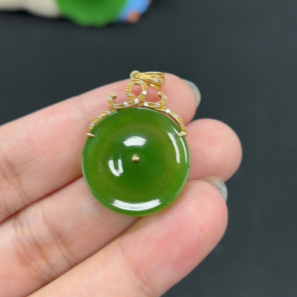 Hetian Jade Jasper Inlaid Pendant Peace Knot, Total Weight Approx. 3.6g, No Hallmark, 18K Gold Content