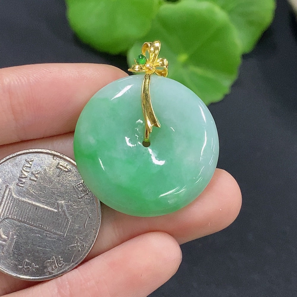 Jadeite Peace Knot Inlaid Pendant with 18k Gold and Diamond Accents, Total Weight Approximately 9g