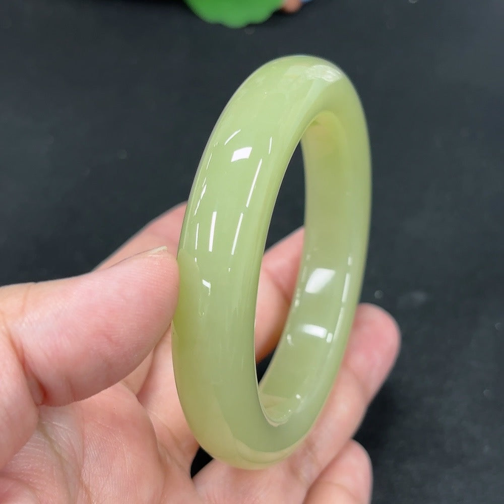 Hetian Jade round bracelet with 53.1mm diameter, approx. 62g weight, featuring smooth polished green jade beads.