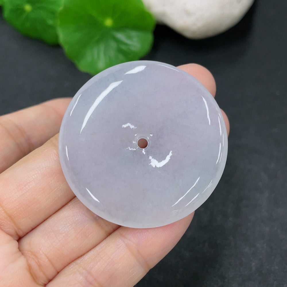 Jadeite pendant with peace knot design, crafted from green jade, weighing approximately 18 grams, by HKHQ.