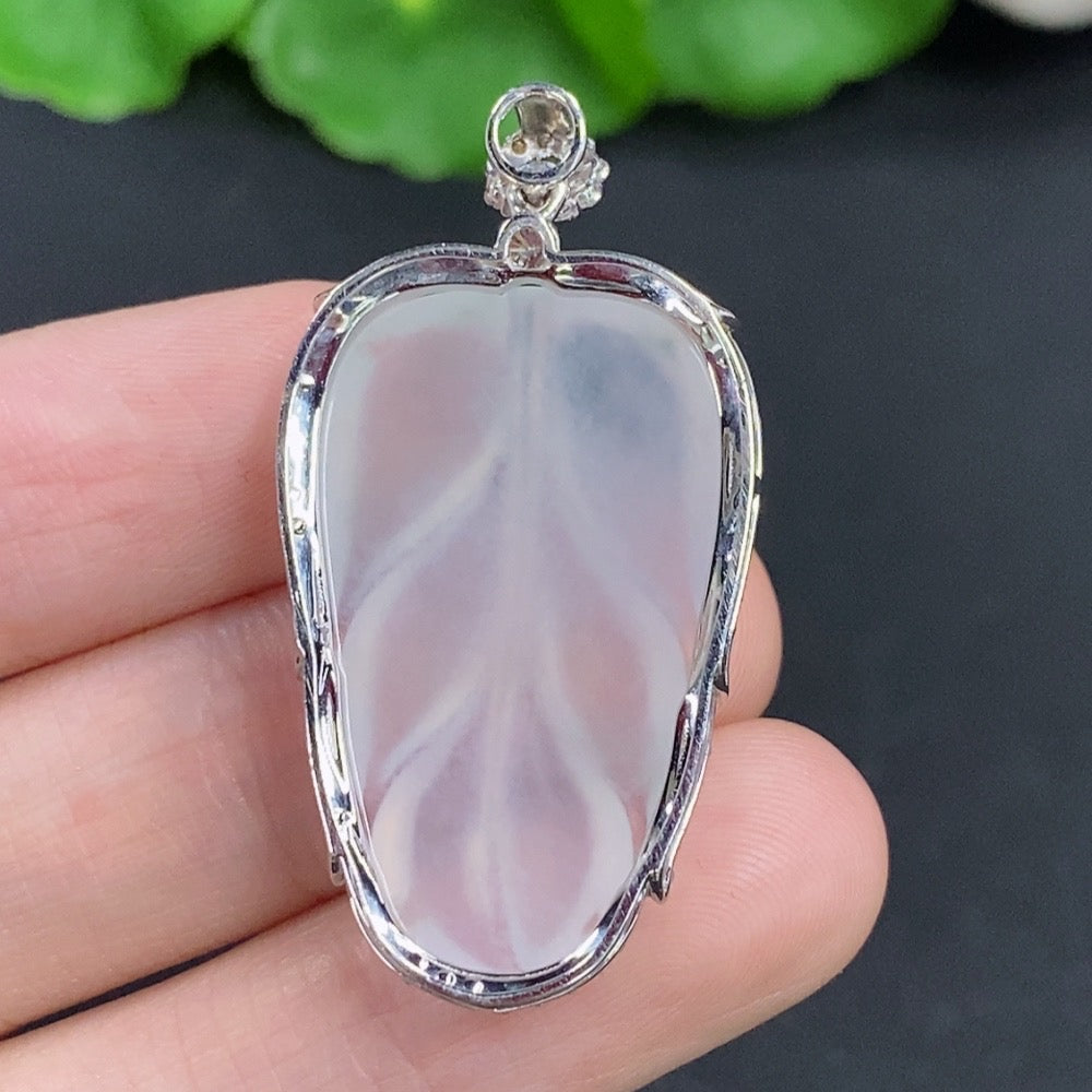 Jadeite Leaf Inlaid Pendant 18k with Diamond Accent, Total Weight Approx. 7.2g