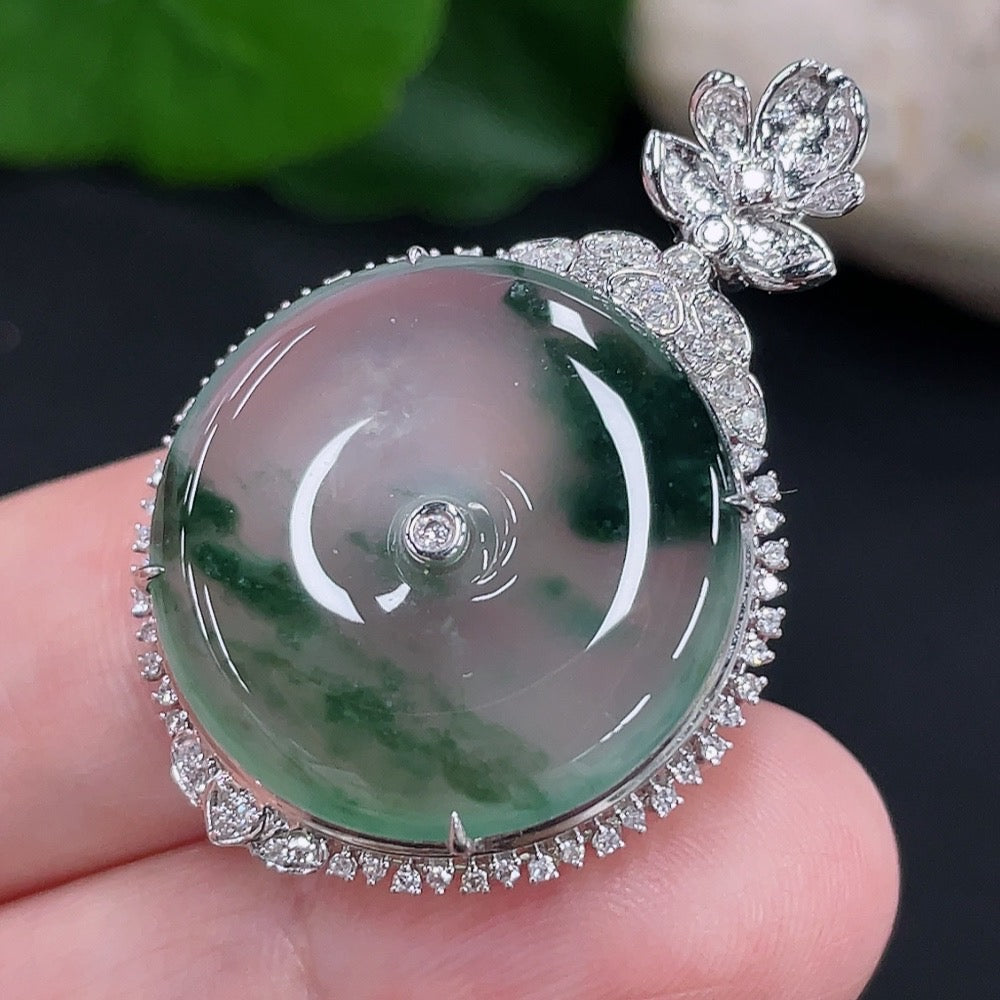 Jadeite Peace Knot Pendant with 18K Gold and Diamond Accents, Total Weight Approx. 6.4g