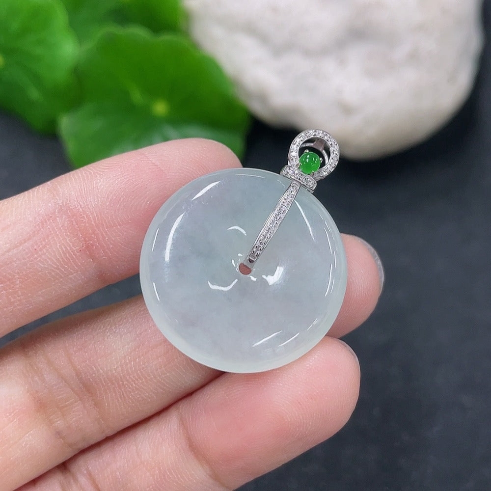 Jadeite pendant with peace knot design, 18k gold and diamond inlay, weighing approximately 5.66g, by HKHQ.