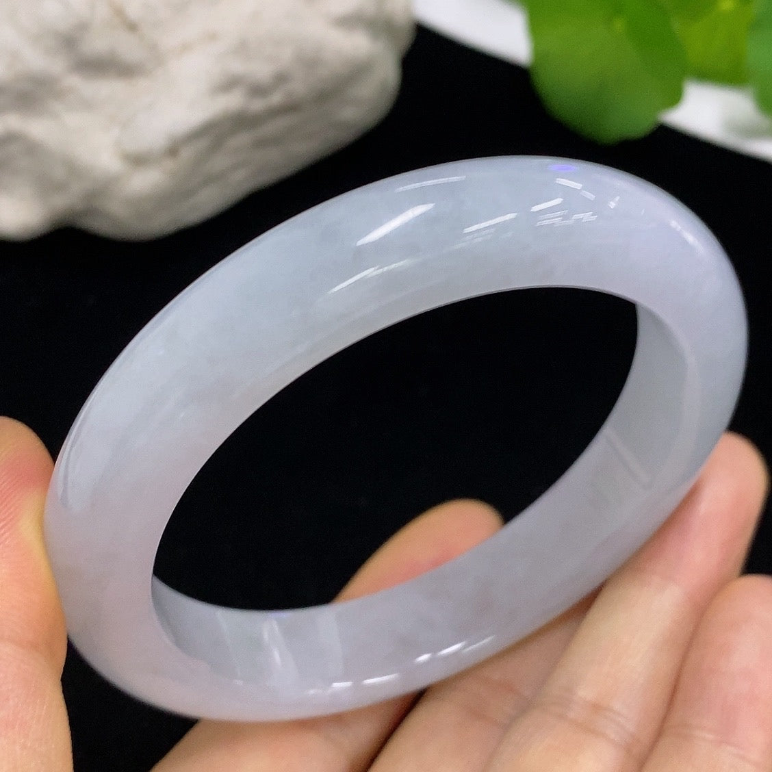 Jadeite round bangle in vibrant green, size 58.8, weighing approximately 64.88g, crafted by HKHQ.