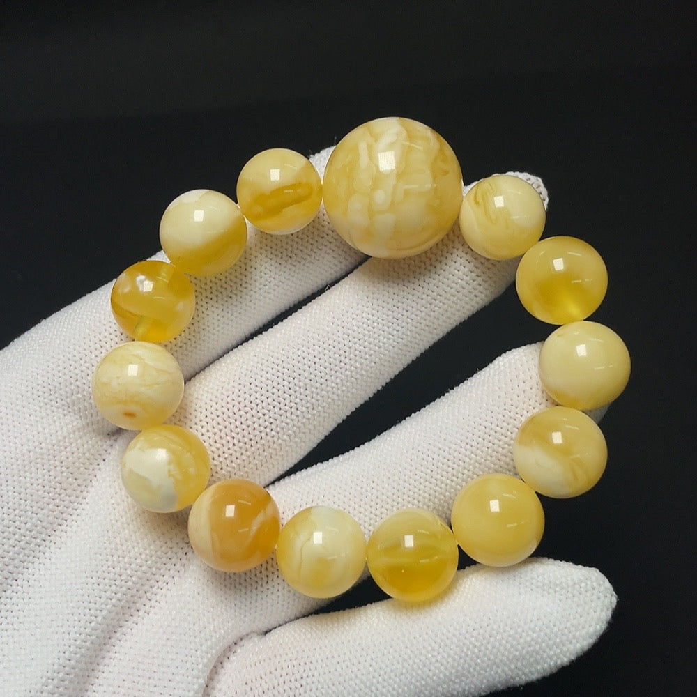 Amber and Beeswax Bracelet, Total Weight Approximately 20g, Size 11.9-20.6mm
