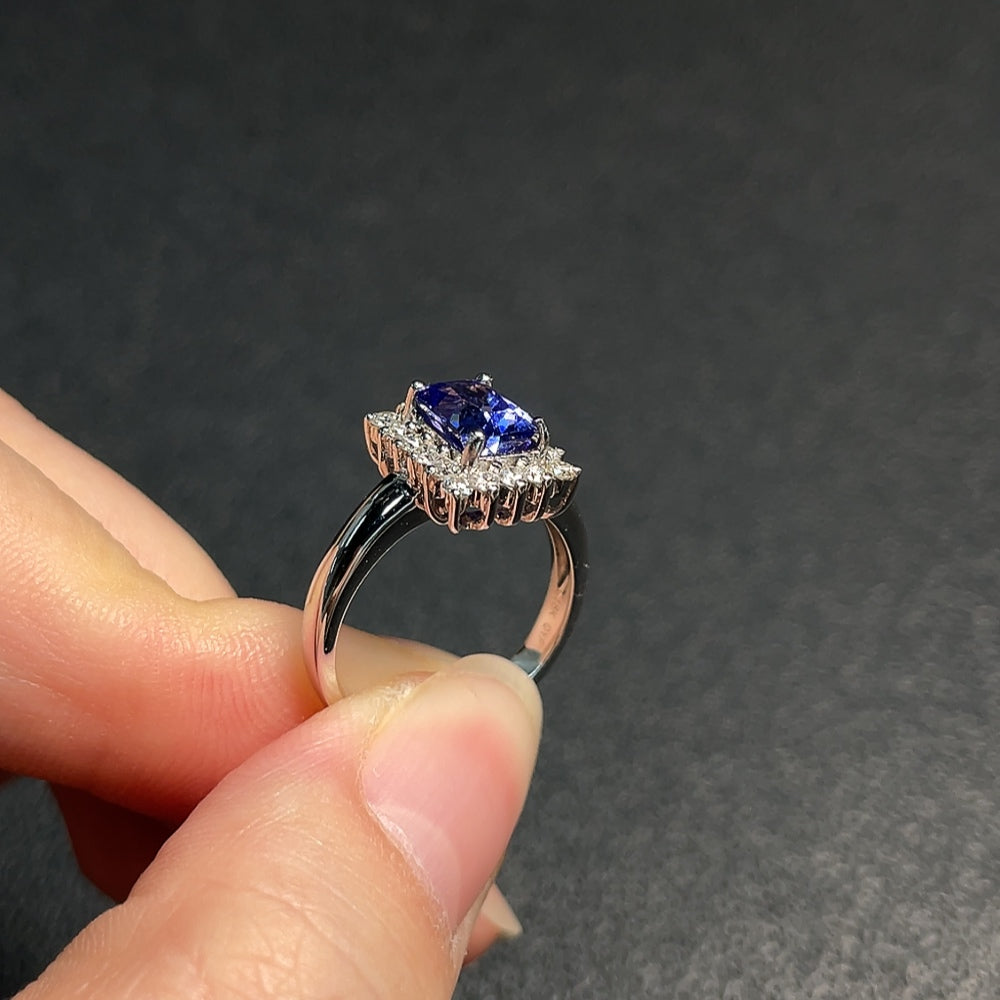 18K Tanzanite Ring with Diamond Accents, Total Weight Approx. 4.26g, Size 11