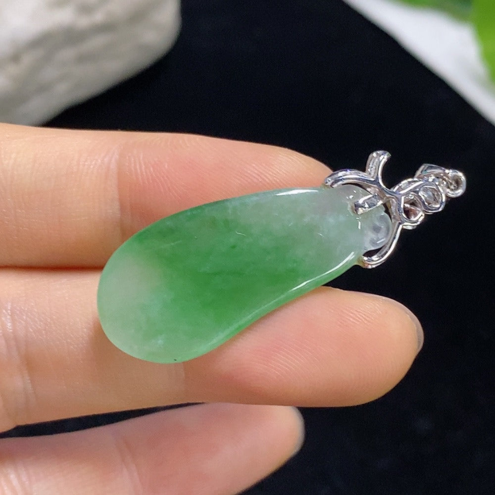 Jadeite Blessing Melon Pendant with 18K Gold and Diamond Accents, Total Weight Approximately 4.74g