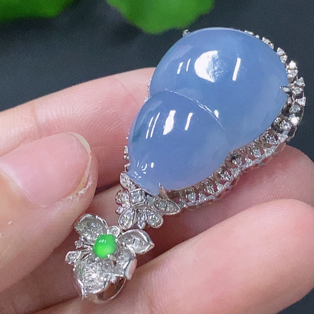 Jadeite and Diamond Enclosed Gourd Pendant in 18K Gold, Total Weight Approx. 6.94g