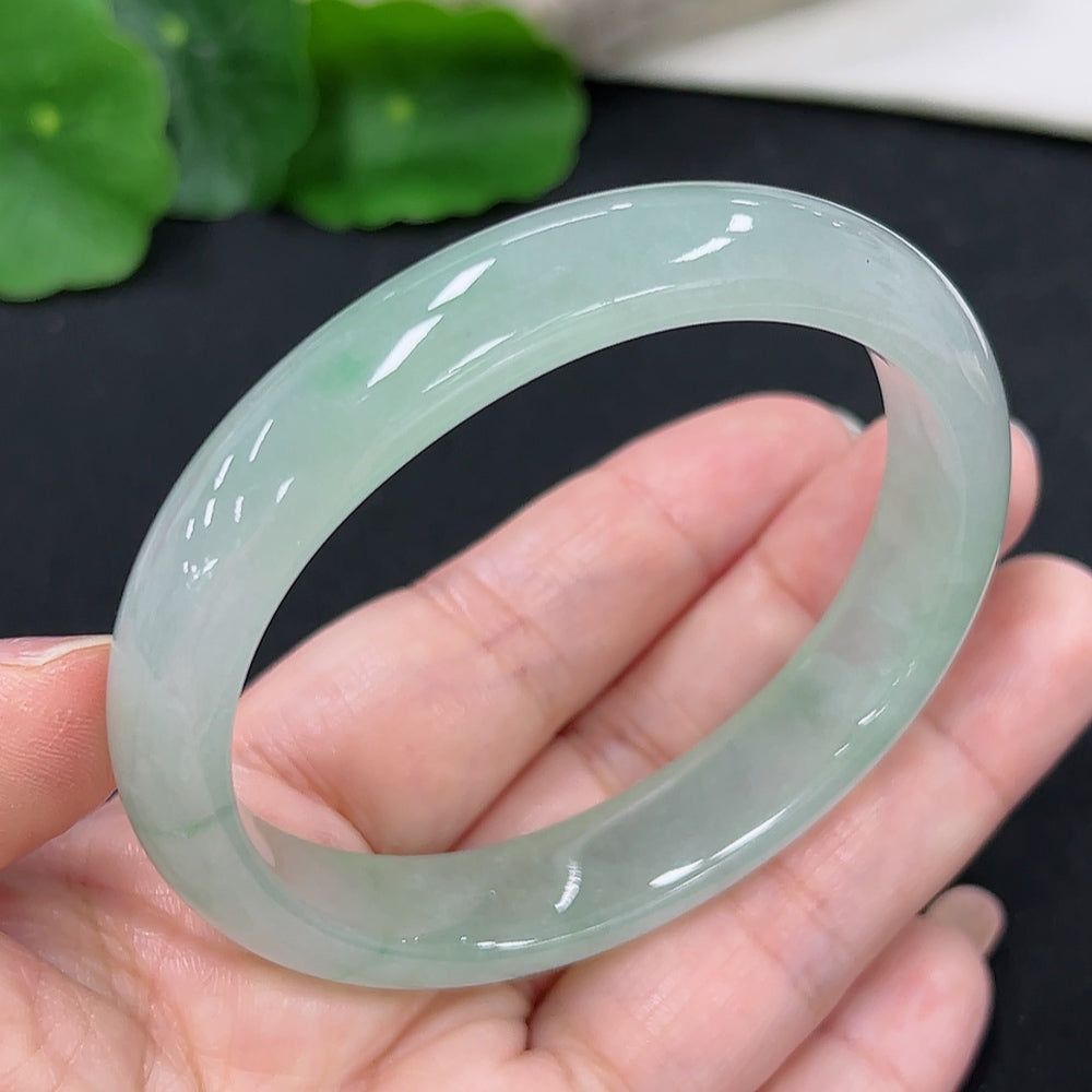 Jadeite Concubine bracelet by HKHQ featuring smooth jade links in size 56.2/48.4 with a total weight of 41.1g.