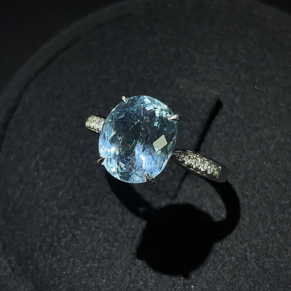 18K Gold Aquamarine Ring with Diamond Accents