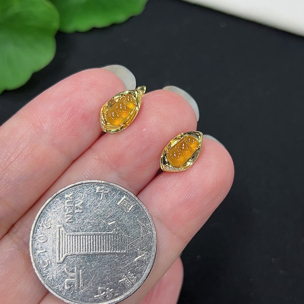 Jadeite earrings pair with 18K gold
