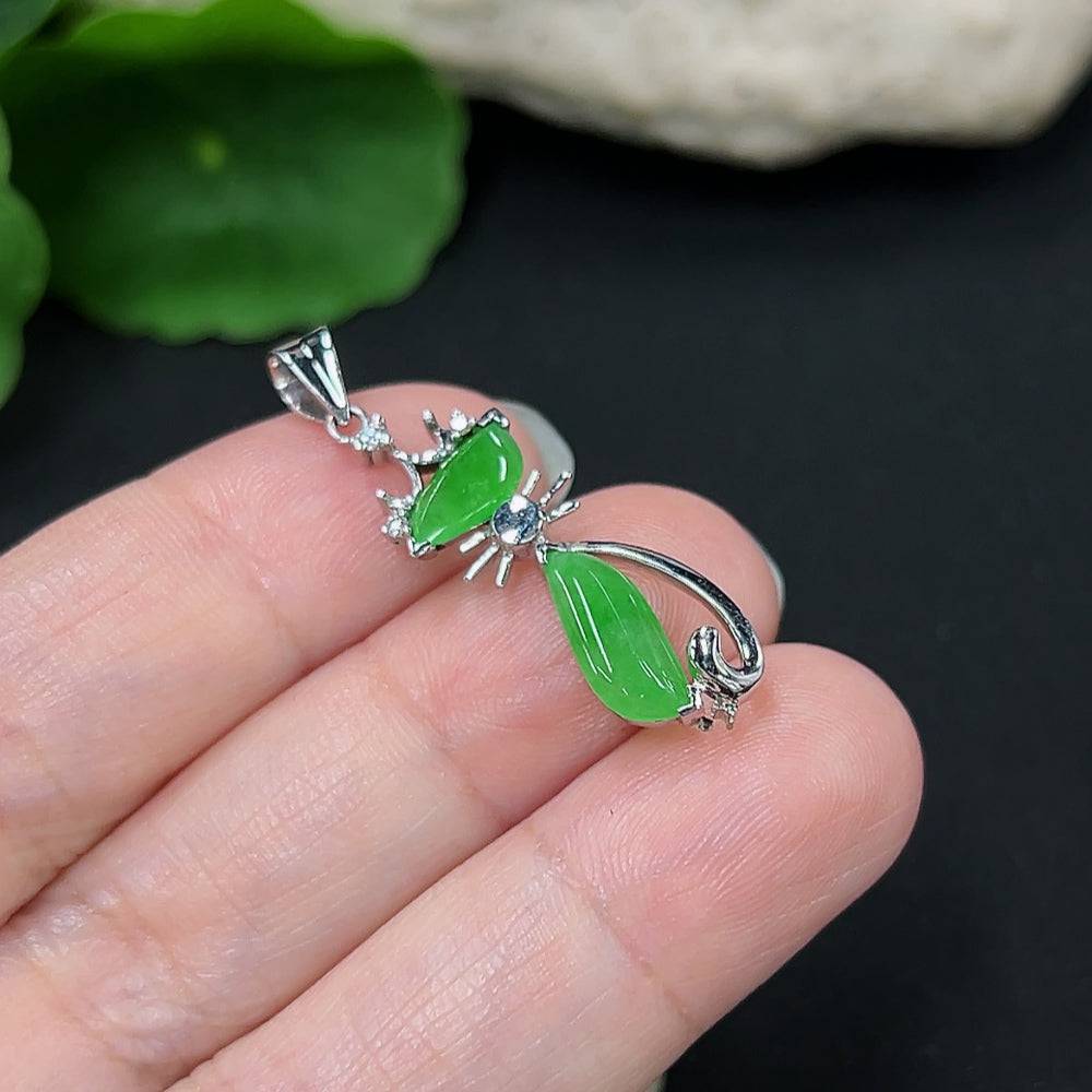 Huiliu certified jadeite pendant with diamond accents, featuring a clasp and 71% gold body, on a white background.