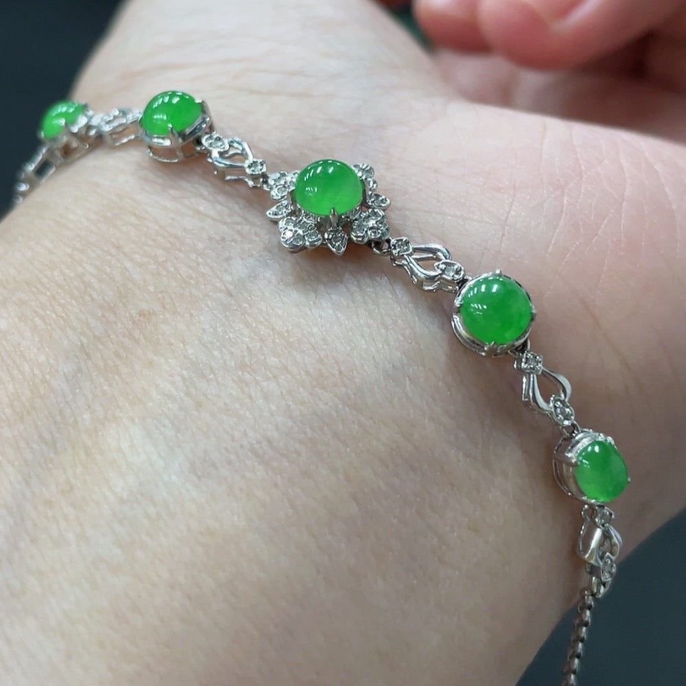 Jadeite Cabochon Inlaid Bracelet with 18K Gold and Diamonds, Total Weight Approx. 2.85g