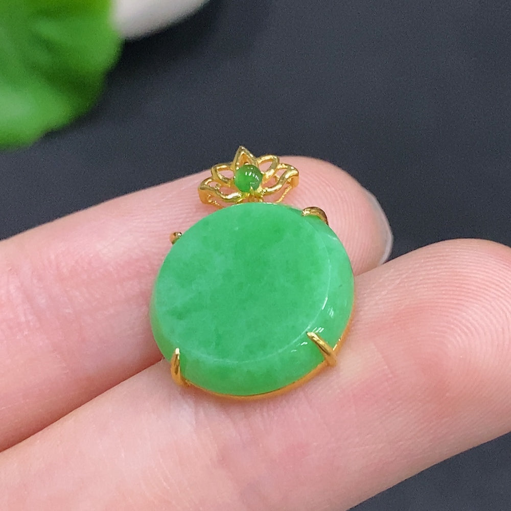 Jadeite Plain Pendant Necklace in 18K Gold, Total Weight Approx. 1.7g