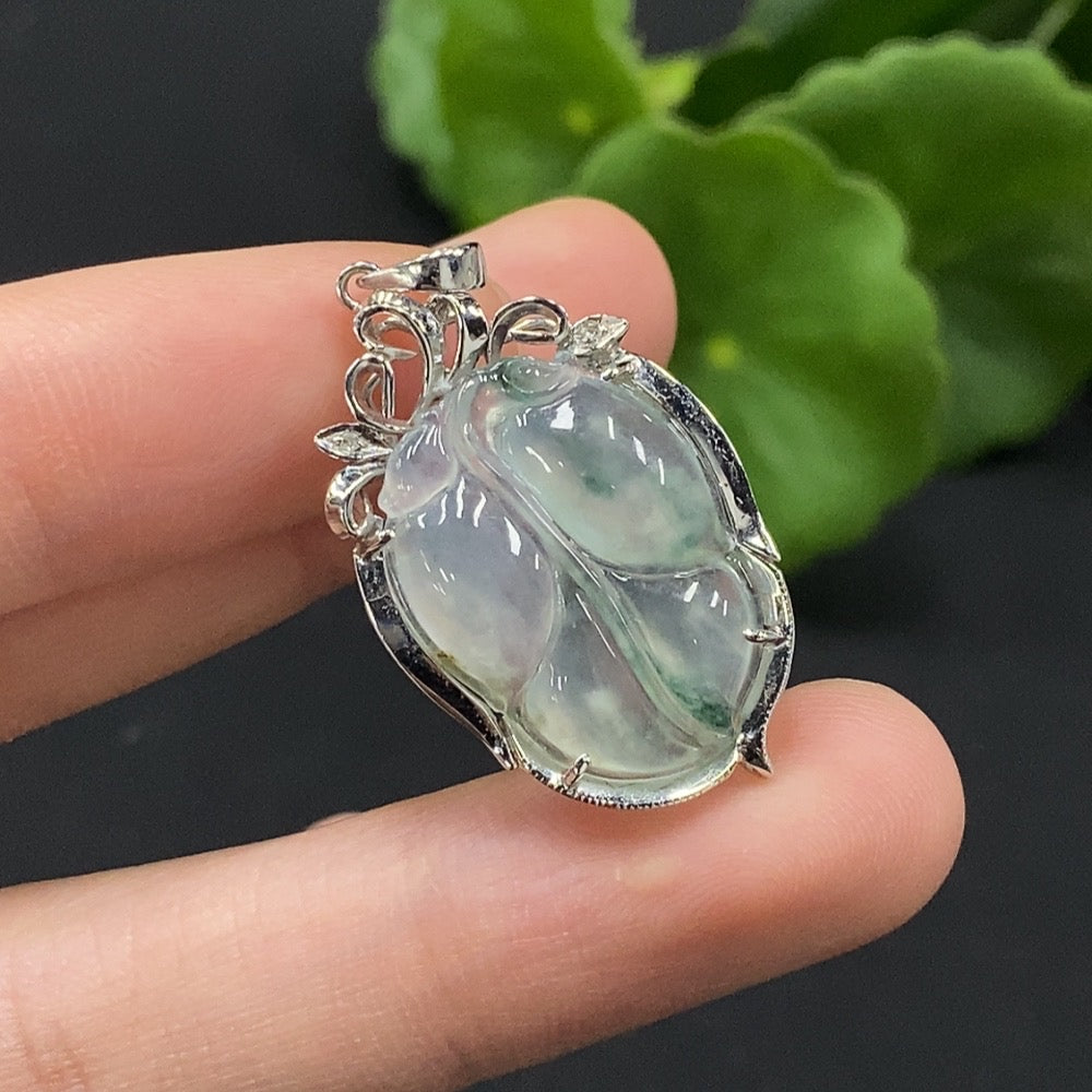 Jadeite leaf pendant in 18K gold, crafted by HKHQ, features a detailed jade leaf design, weighing approximately 3.34 grams.