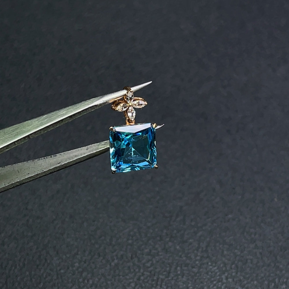 Topaz Pendant, Color Origin Undetermined, 18K Gold, Total Item Weight Approx. 2.0g