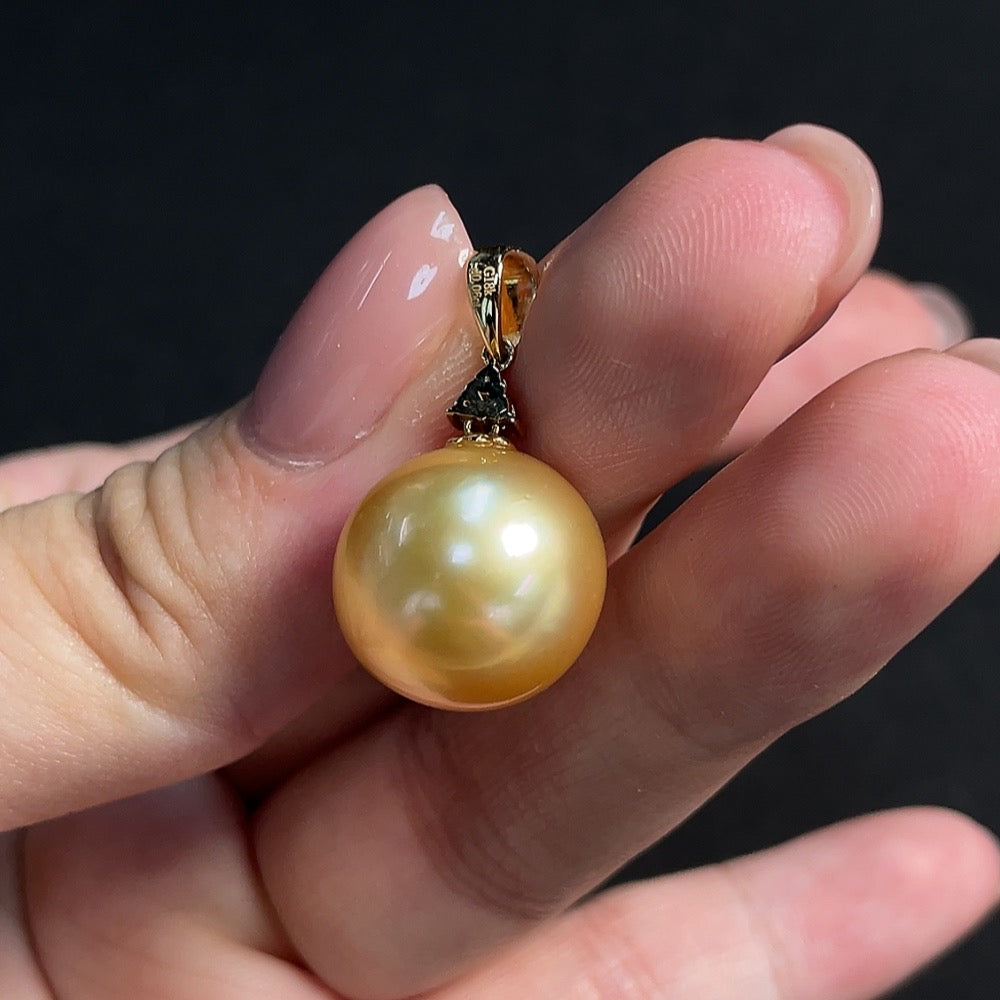 Seawater Pearl Pendant with 18K Gold, Approximately 14.8mm, Color Origin Undetermined, Accented with Diamonds