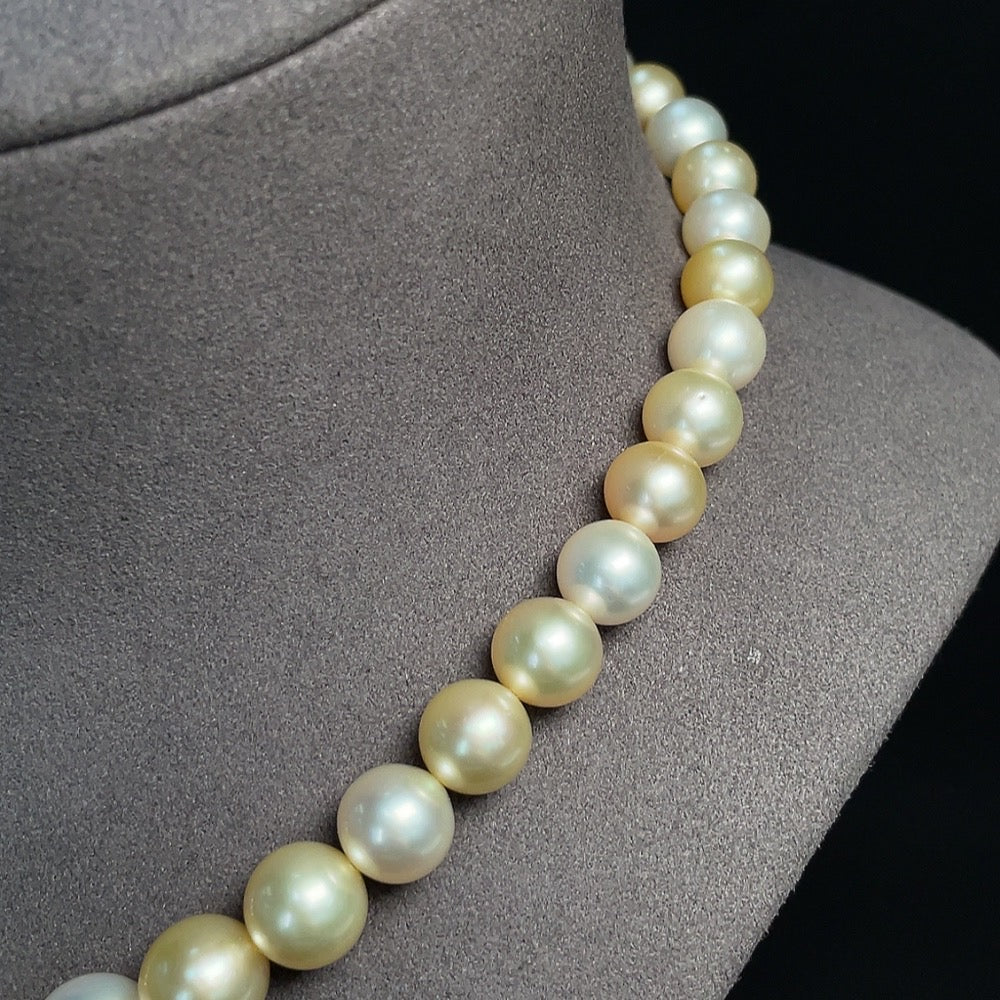 Seawater Pearl Strand Non-Gold Setting Size 9.3-11.7mm Approx. Total Weight About 63.86g Color Origin Undetermined