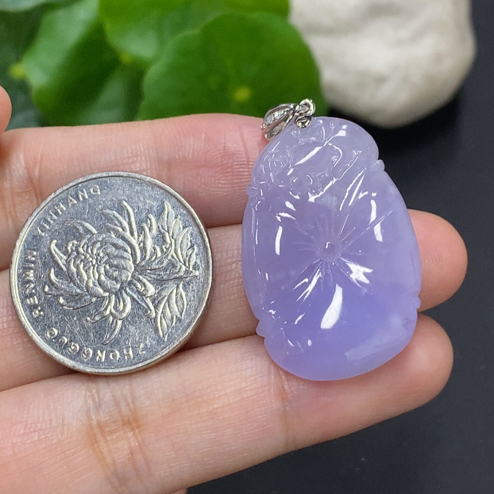 Elegant jadeite lotus leaf pendant from HKHQ with gold content Au75%, featuring intricate leaf design on smooth jade surface.