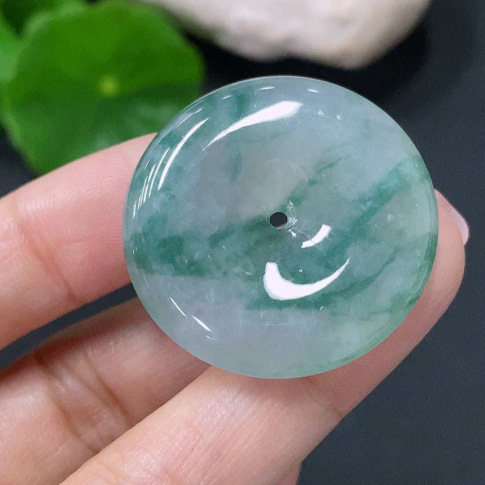 Jadeite Pendant Peace Knot, Total Weight Approx. 9.58g