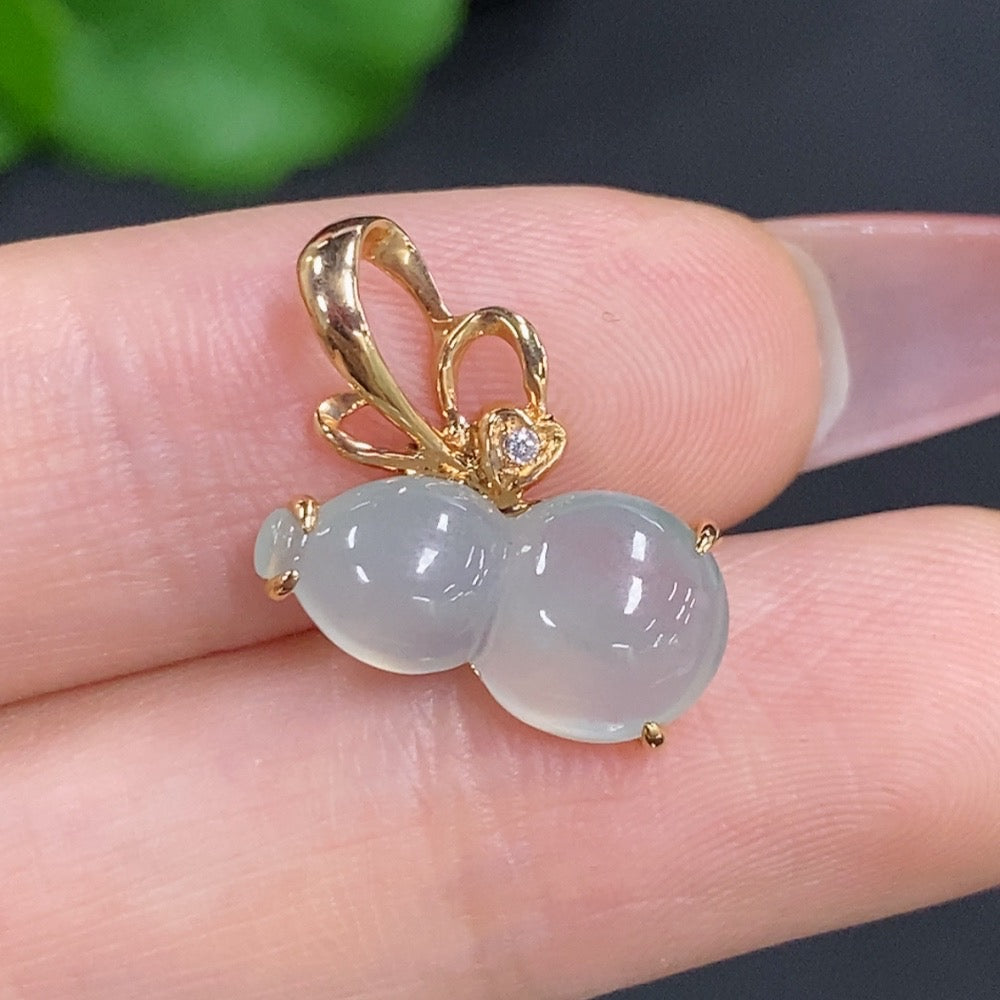 Jadeite Gourd Pendant with 18k Gold and Diamond Accents, Total Weight Approximately 1.8g