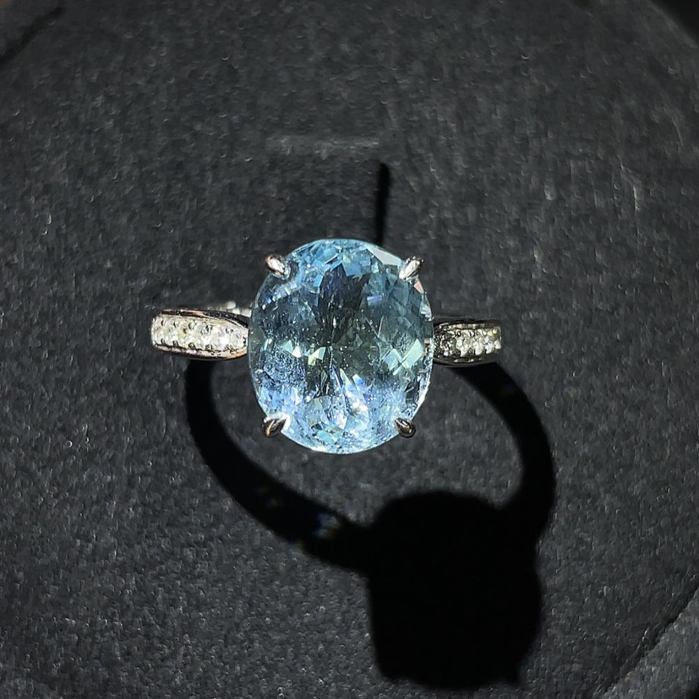 18K Gold Aquamarine Ring with Diamond Accents