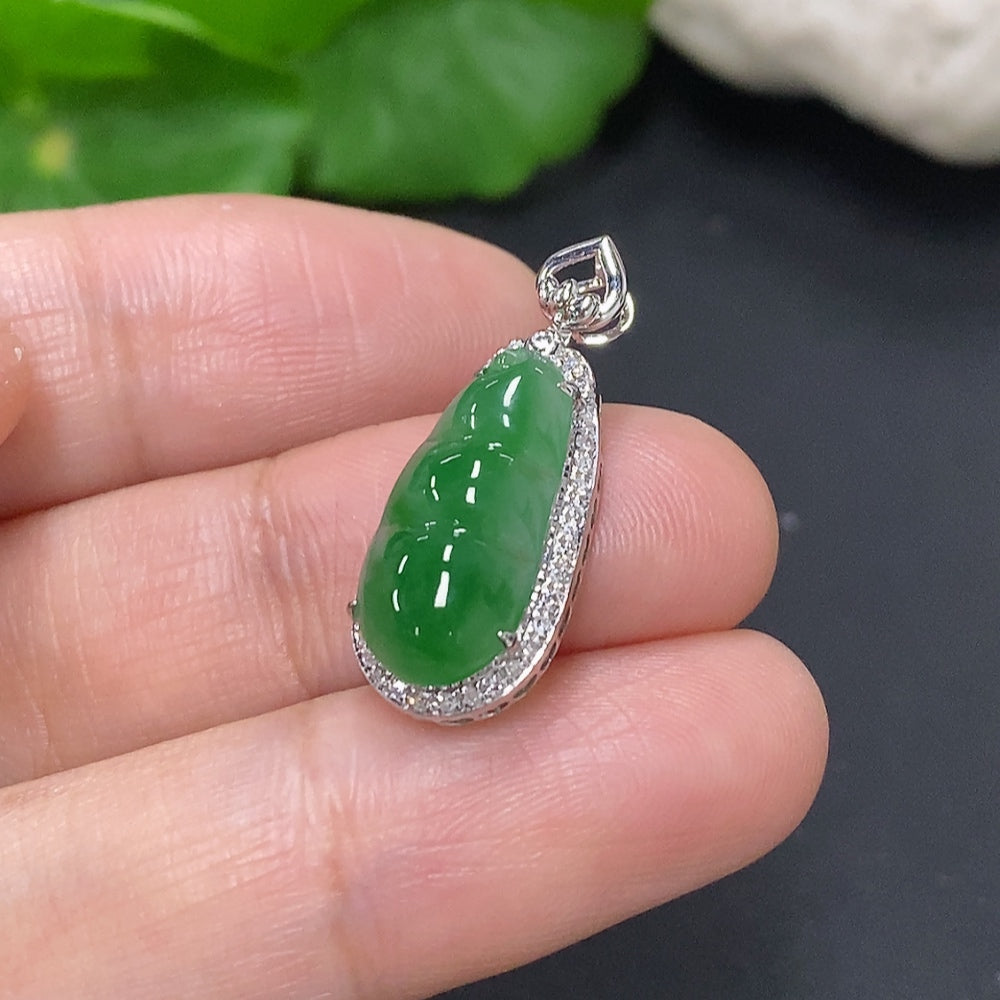 Jadeite Lucky Bean Pendant in 18K Gold, Total Weight Approx. 1.9g (with Diamond Accents)