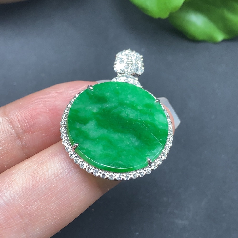Jadeite Inlaid Plain Pendant with Diamond Accents 18K