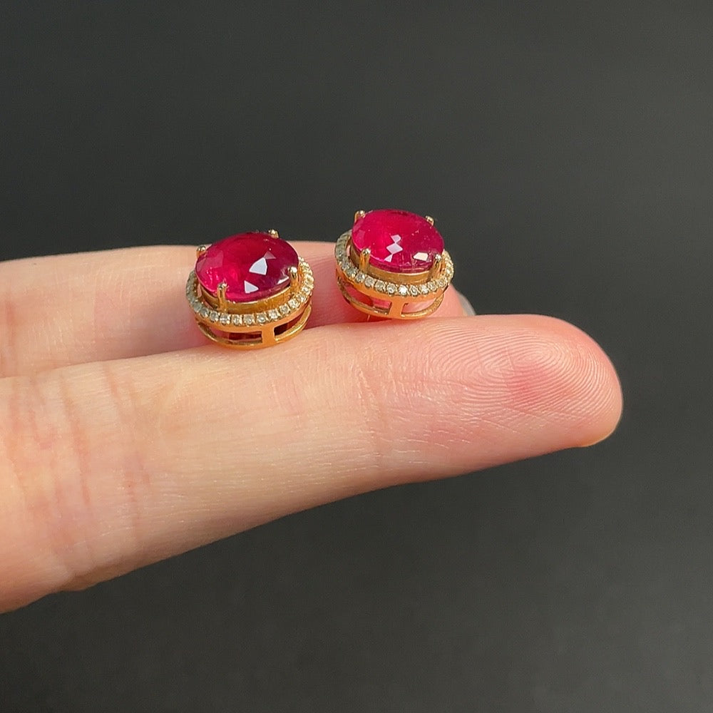 Tourmaline Inlaid Earrings, Needle Possibly Gold-Plated, 18k Gold Setting, Total Weight Approximately 3.17g, Accented with Diamonds