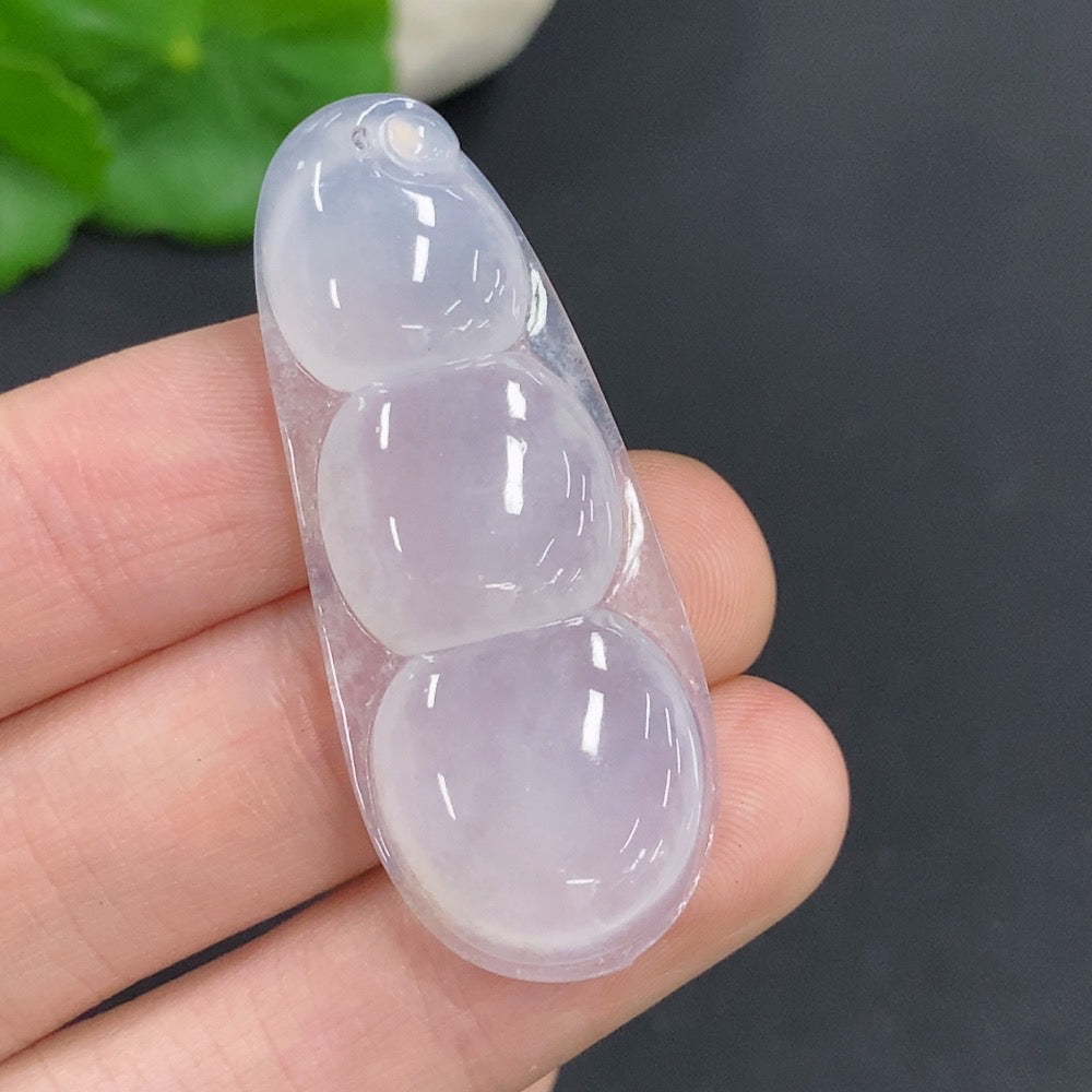 Jadeite Lucky Bean Pendant, Total Weight Approx. 8.7g
