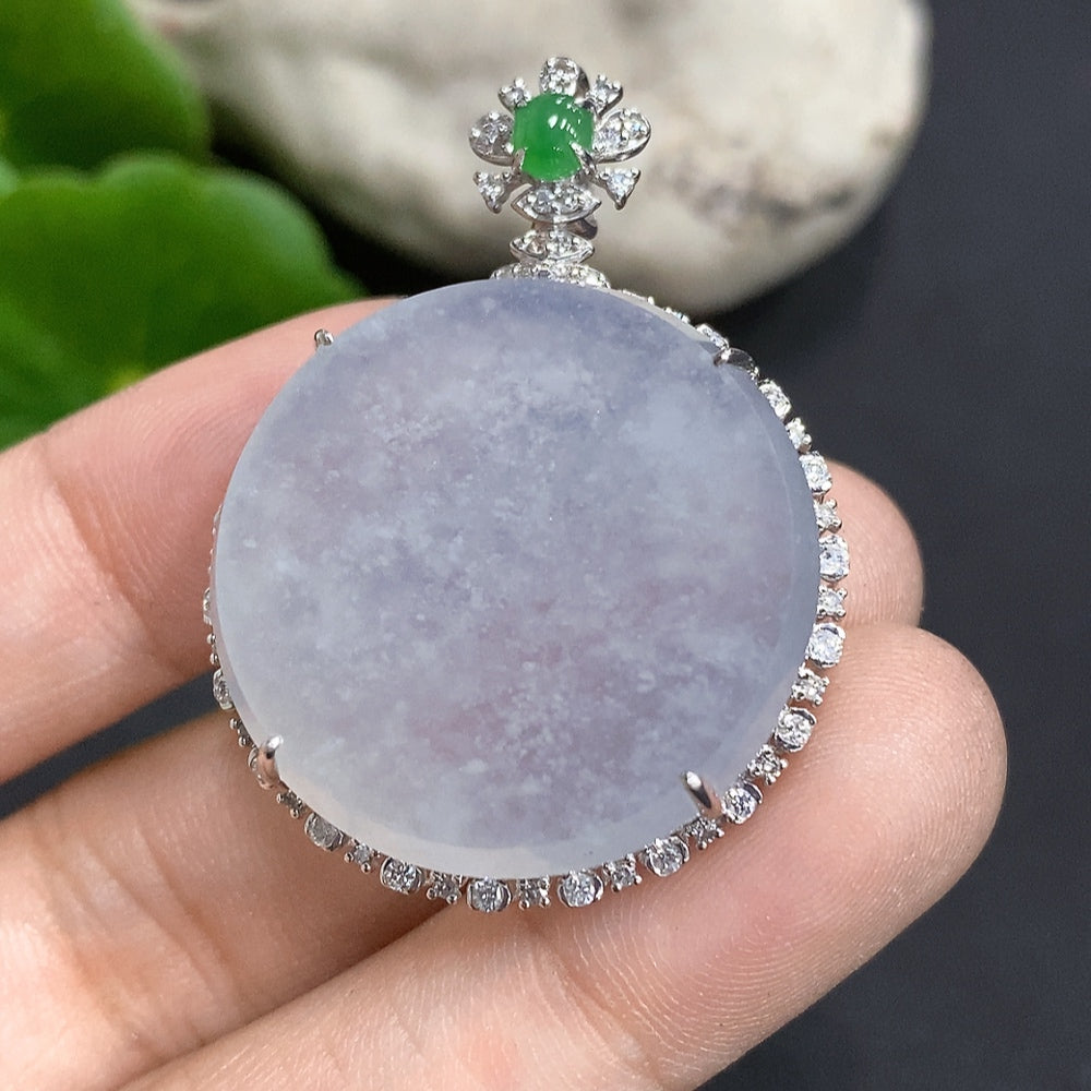 Jadeite Plain Pendant 18k Gold Total Weight 10.2g