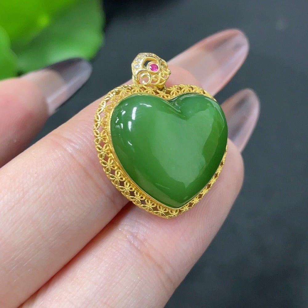 Hetian Jade Inlaid Pendant Heart Non-Diamond 18K Gold Total Weight Approx. 3.8g