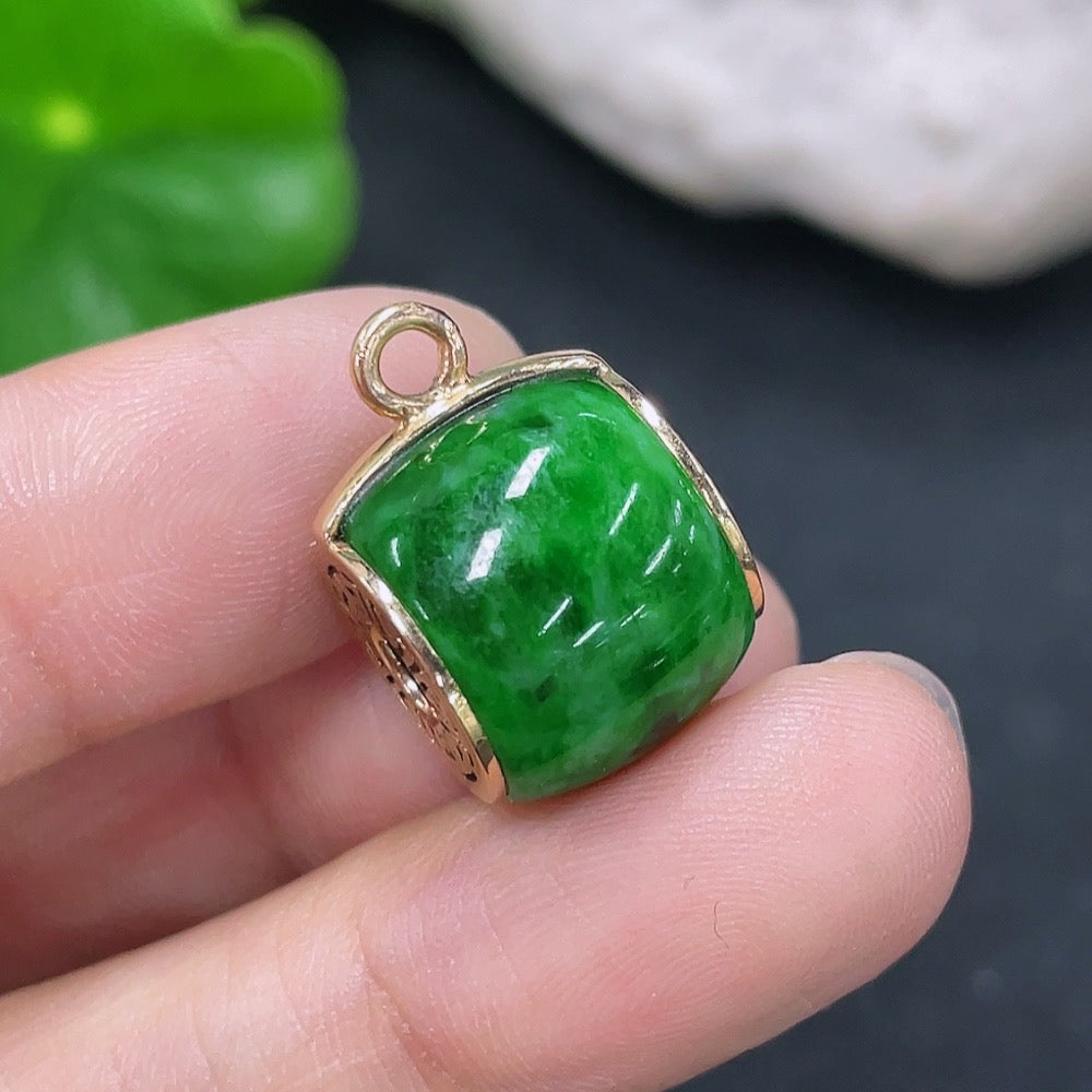 Jadeite Beaded Pendant with 18k Gold (Including Ore)