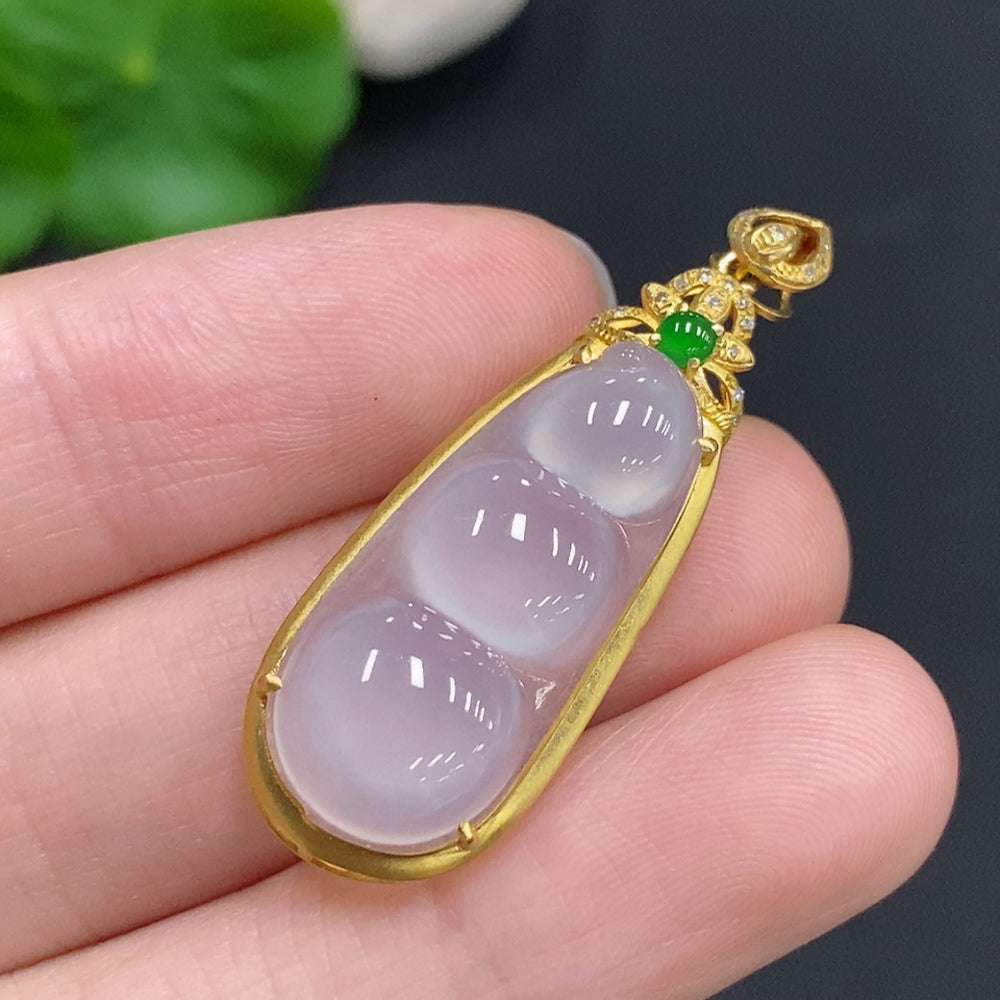 Jadeite Bean Inlay Pendant (18k) Total Weight Approx. 3.6g (With Diamond Accents)