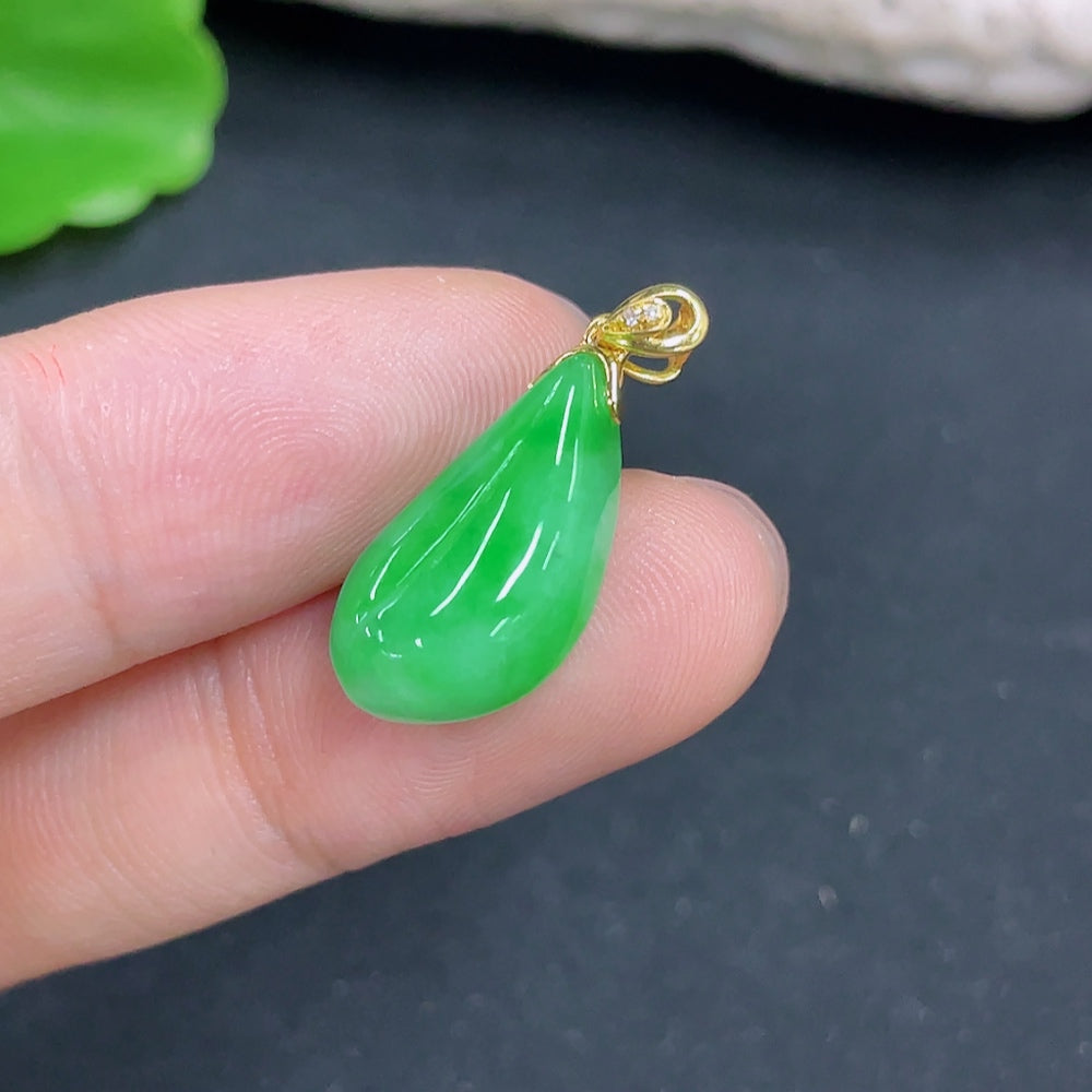 Jadeite Blessing Melon pendant necklace by HKHQ featuring an 18K non-diamond design, shown close-up on a plain background.