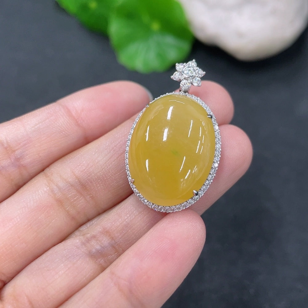 Jadeite inlaid cabochon pendant 18k total weight approx. 7.78g color origin undetermined non-diamond