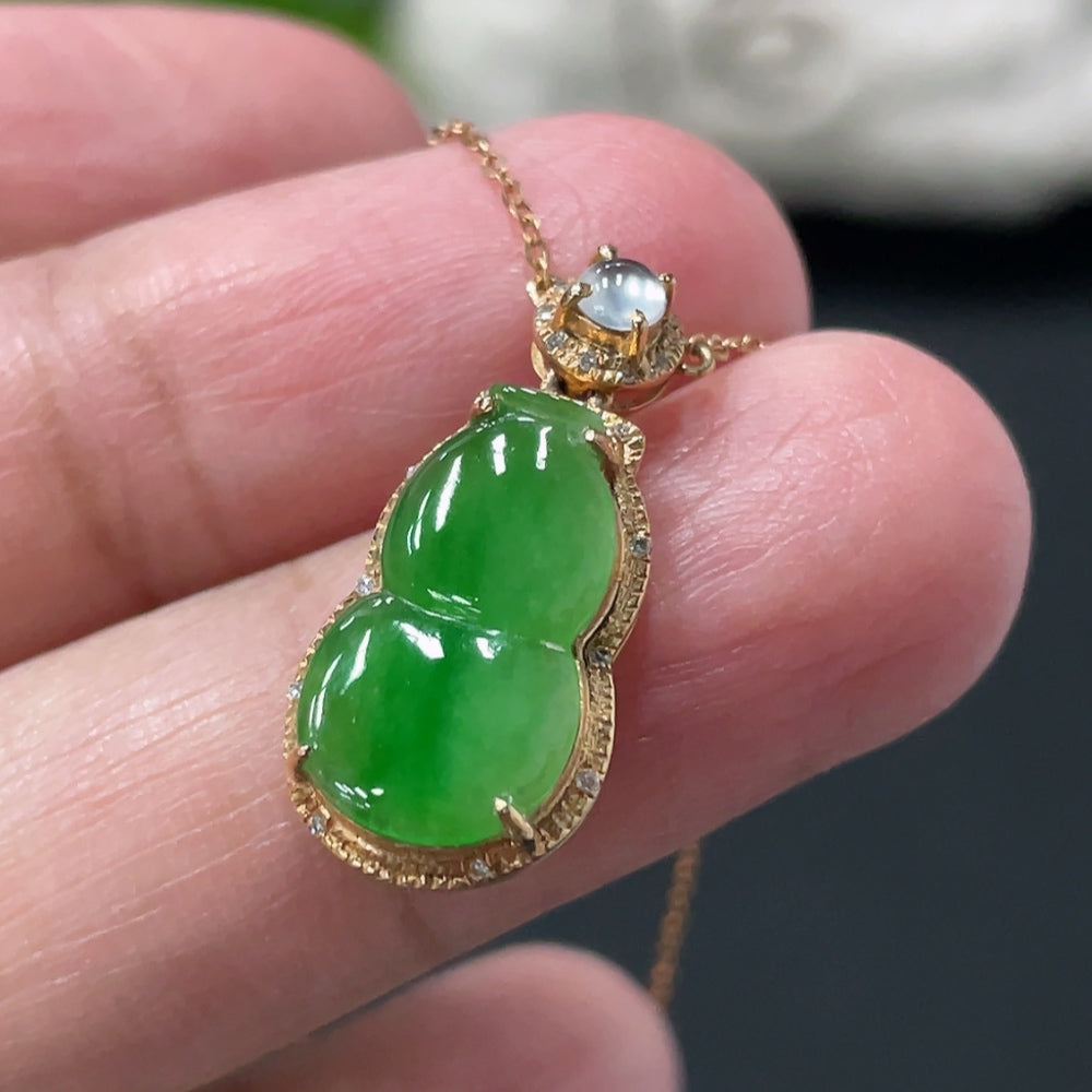 Jadeite Gourd Inlaid Pendant Collarbone Chain, 18k Gold Inlaid with Diamond, Total Weight Approx. 2.15g