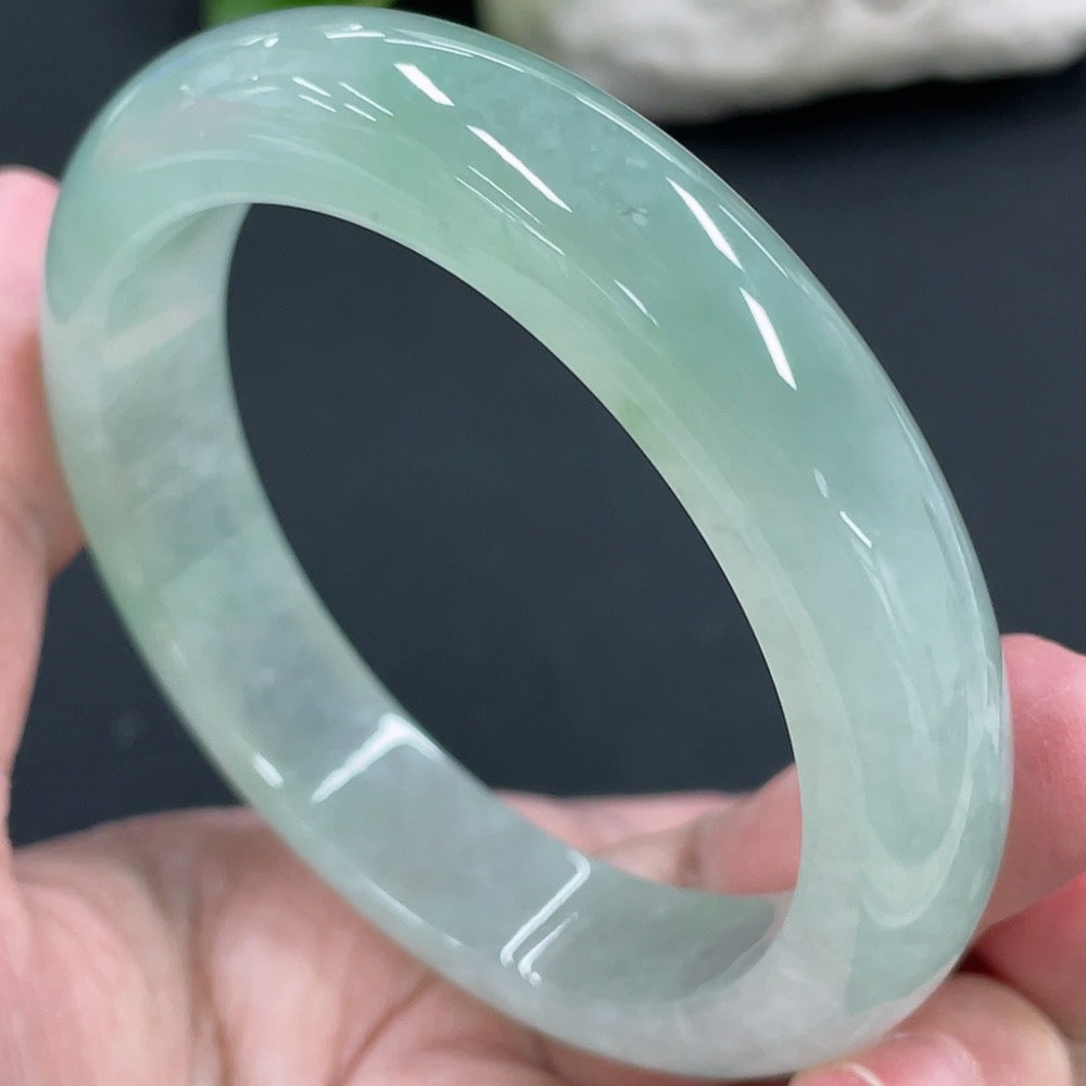 Jadeite round bracelet size 56.5mm total weight approx. 61.61g