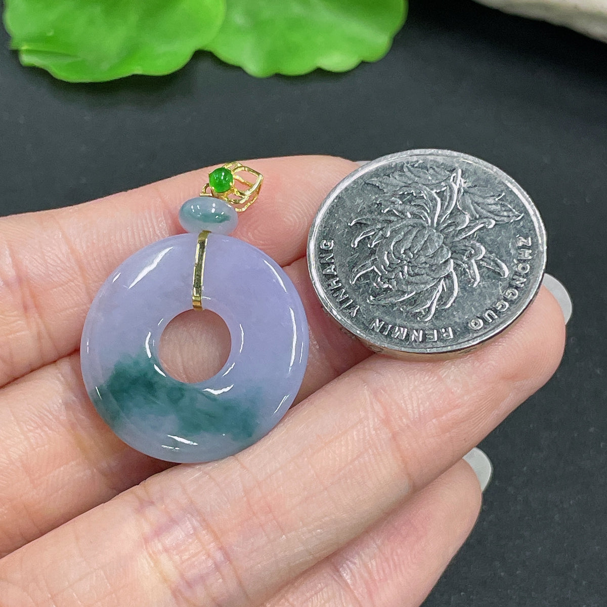 Jadeite pendant with 18k clasp, weighing about 4.5g, featuring smooth green jade stone and intricate jewelry craftsmanship.